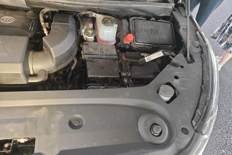 Used Buick GL8 2021 ES Land Cruiser 653T Luxury Edition Engine Bay Left