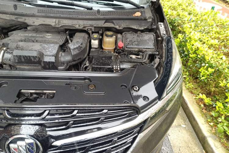 Used Buick GL8 2021 Land Cruiser Executive Class 652T Luxury Model Engine Bay Left