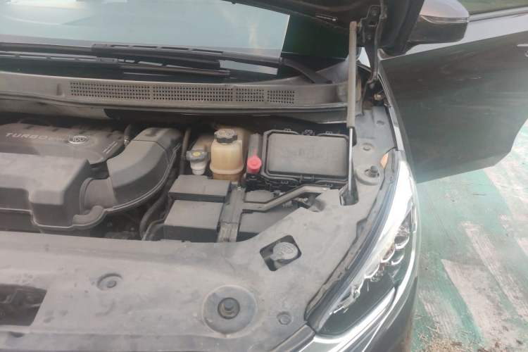 Used Buick GL8 2021 ES Land Cruiser 653T Luxury Edition Engine Bay Left