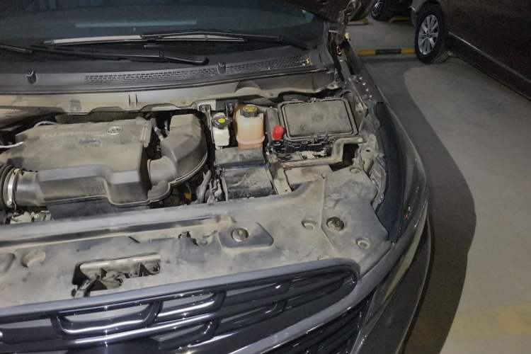 Used Buick GL8 2021 Land Cruiser Executive Class 652T Comfort Model Engine Bay Left