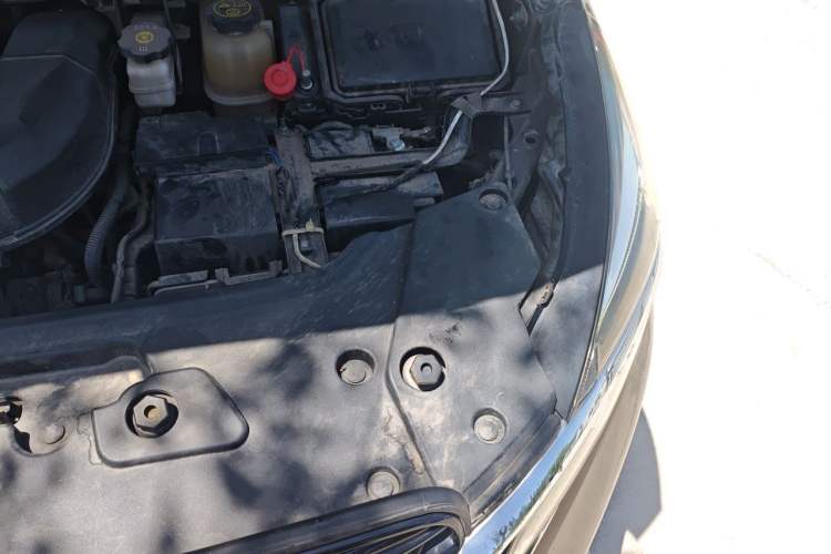 Used Buick GL8 2021 Land Cruiser Executive Class 652T Luxury Model Engine Bay Left