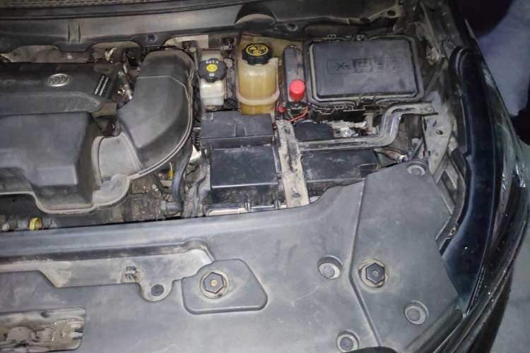 Used Buick GL8 2021 Land Cruiser Executive Class 652T Comfort Model Engine Bay Left