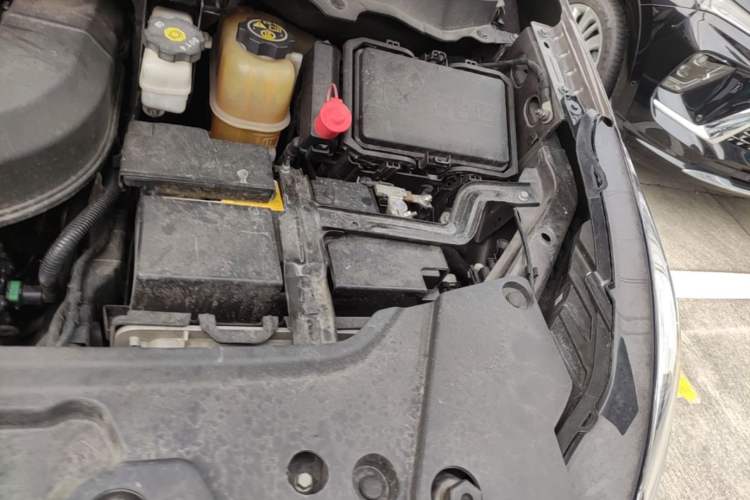 Used Buick GL8 2021 Land Cruiser Executive Class 652T Luxury Model Engine Bay Left