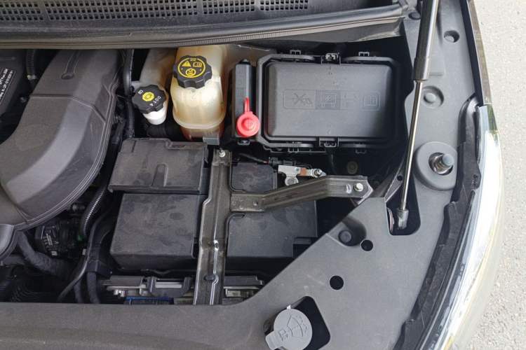 Used Buick GL8 2021 ES Landtrek 653T Luxury Model Engine Bay Left
