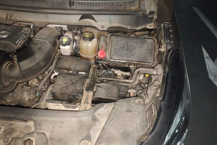 Used Buick GL8 2021 Land Cruiser Executive Class 652T Comfort Model Engine Bay Left