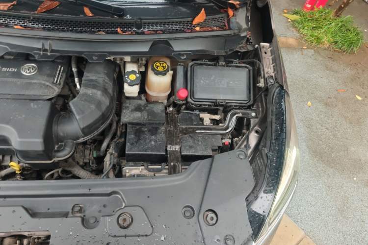 Used Buick GL8 2021 Land Cruiser Executive Class 652T Smart Luxury Model Engine Bay Left