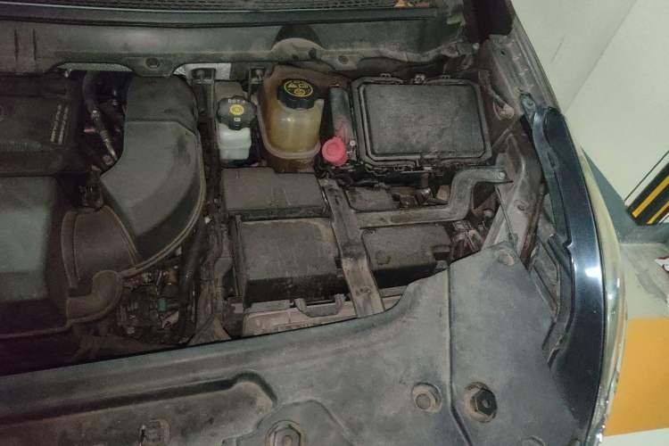 Used Buick GL8 2021 Land Cruiser Executive Class 652T Luxury Model Engine Bay Left