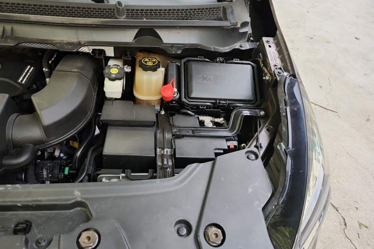 Used Buick GL8 2021 Land Cruiser Executive Class 652T Comfort Model Engine Bay Left