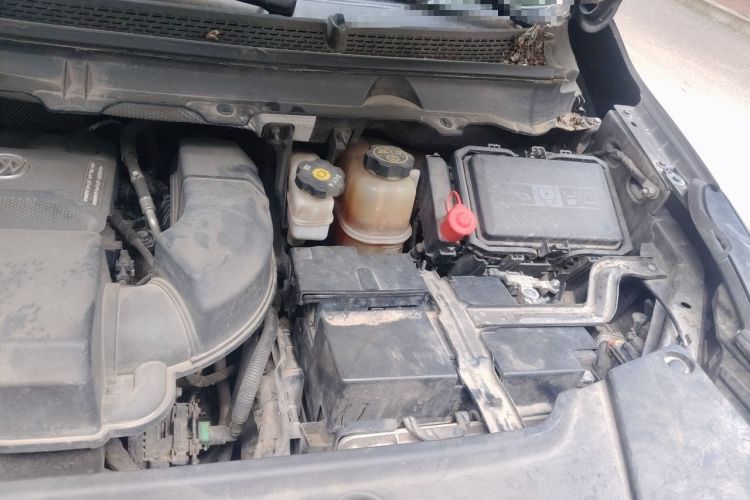 Used Buick GL8 2021 Land Cruiser Executive 652T Premium Model Engine Bay Left