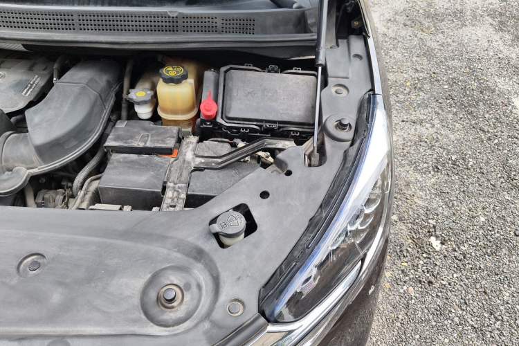 Used Buick GL8 2021 ES Landtrek 653T Comfort Edition Engine Bay Left