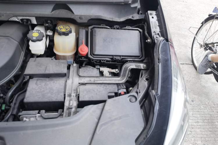Used Buick GL8 2021 Land Cruiser Executive Class 652T Luxury Model Engine Bay Left
