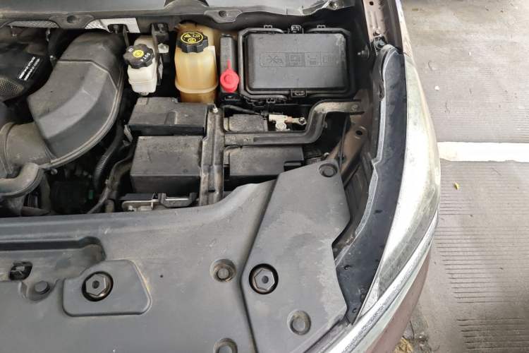 Used Buick GL8 2021 Land Cruiser Executive Class 652T Luxury Model Engine Bay Left