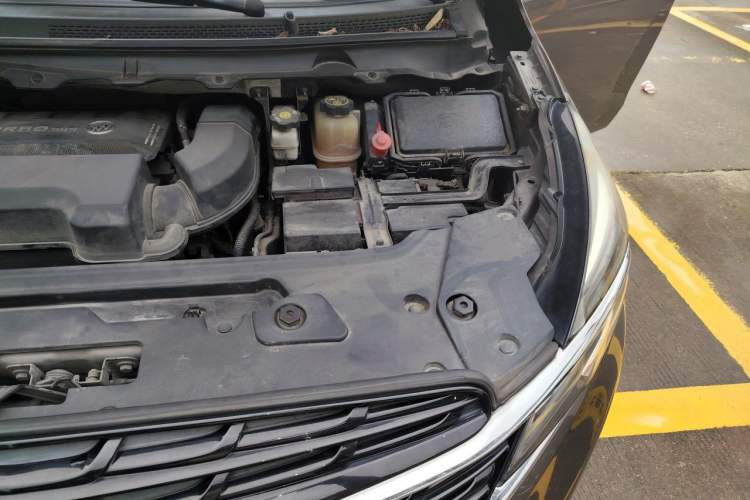 Used Buick GL8 2021 Land Cruiser Executive Class 652T Comfort Model Engine Bay Left
