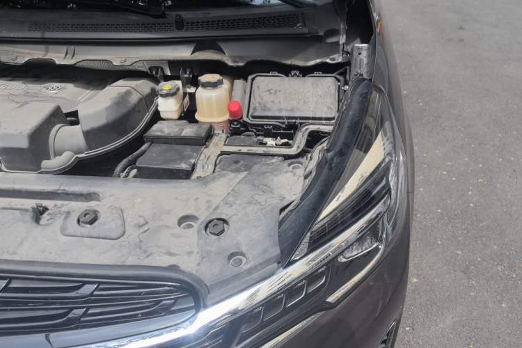 Used Buick GL8 2021 Land Cruiser Executive Class 652T Luxury Model Engine Bay Left