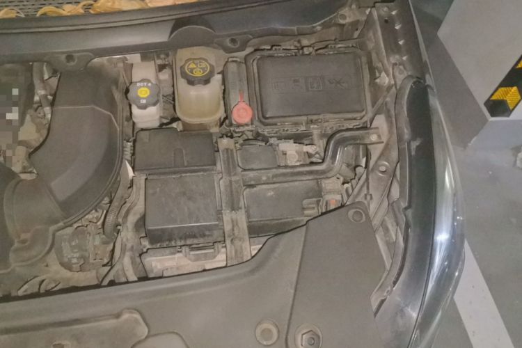 Used Buick GL8 2021 Land Cruiser Executive Class 652T Comfort Model Engine Bay Left