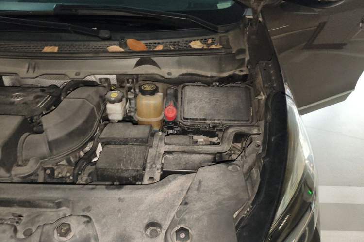 Used Buick GL8 2021 Land Cruiser Executive Class 652T Luxury Model Engine Bay Left