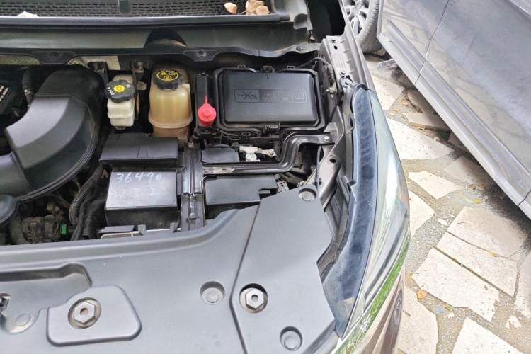 Used Buick GL8 2021 Land Cruiser Executive Class 652T Luxury Model Engine Bay Left