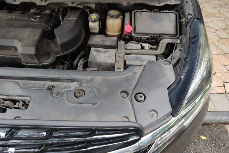 Used Buick GL8 2021 Land Cruiser Executive Class 652T Comfort Model Engine Bay Left