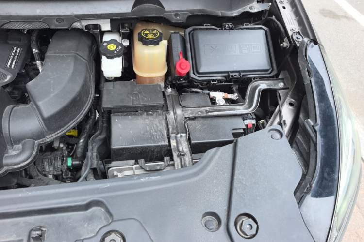 Used Buick GL8 2021 Land Cruiser Executive Class 652T Comfort Model Engine Bay Left