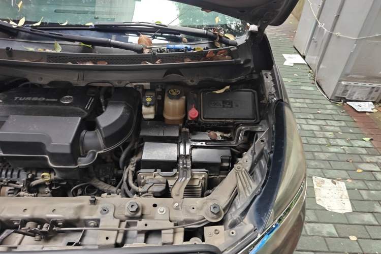 Used Buick GL8 2021 Land Cruiser Executive Class 652T Luxury Model Engine Bay Left