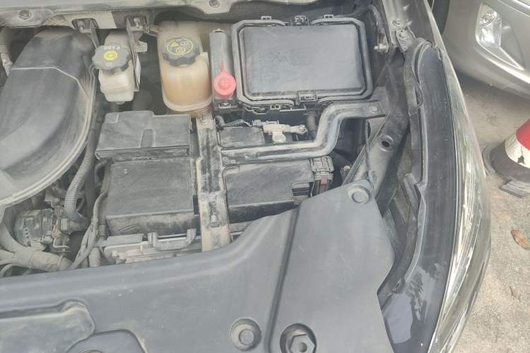 Used Buick GL8 2021 Land Cruiser Executive Class 652T Comfort Model Engine Bay Left