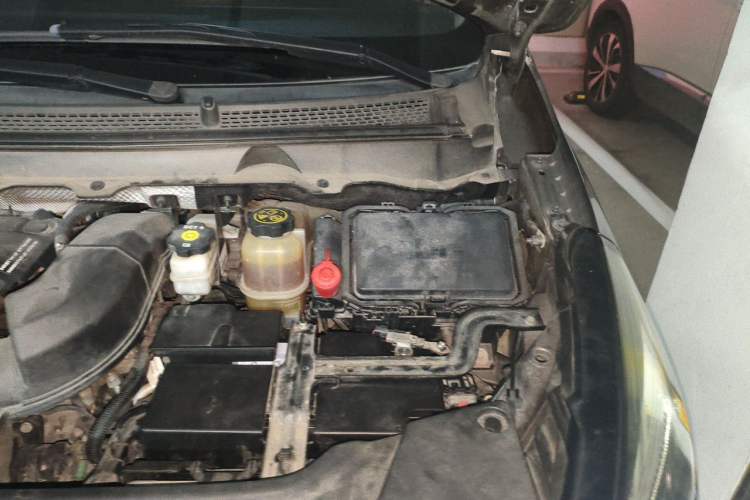 Used Buick GL8 2021 Land Cruiser Executive Class 652T Comfort Model Engine Bay Left