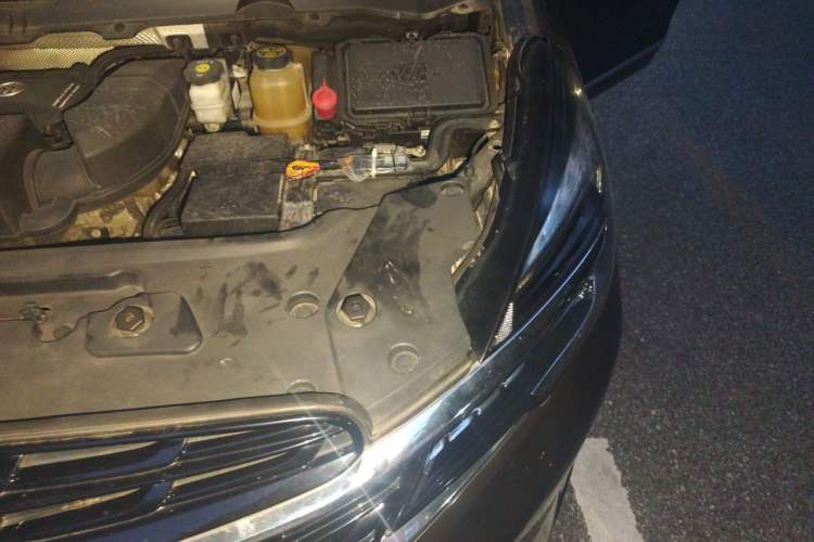 Used Buick GL8 2021 Land Cruiser Executive Class 652T Luxury Model Engine Bay Left