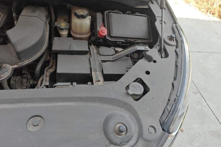Used Buick GL8 2021 ES Landtrek 653T Luxury Model Engine Bay Left