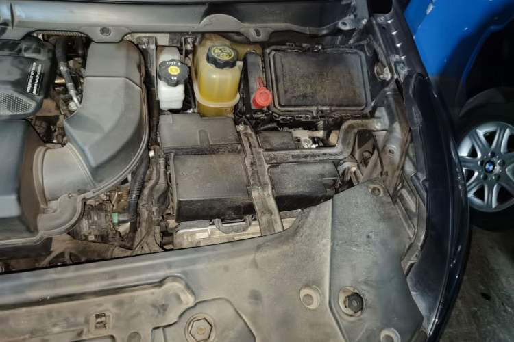 Used Buick GL8 2021 Land Cruiser Executive Class 652T Luxury Model Engine Bay Left