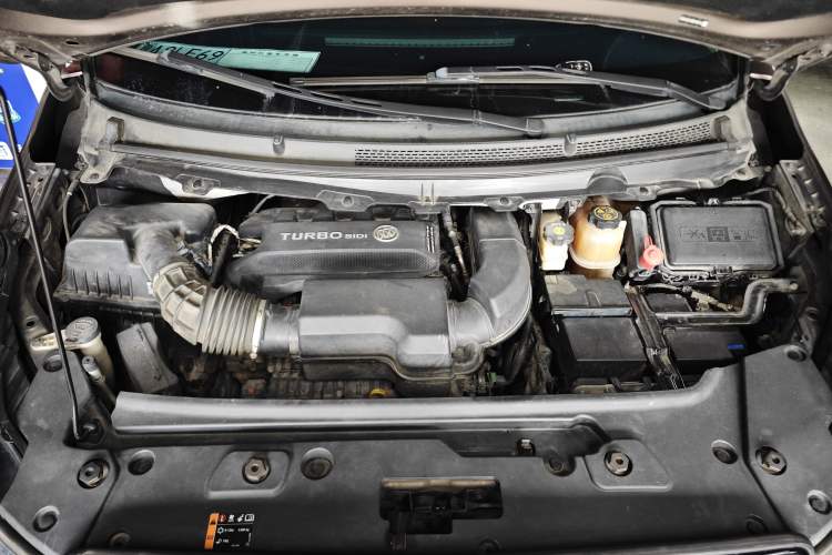 Used Buick GL8 2021 Land Cruiser Executive Class 652T Luxury Model Engine Bay