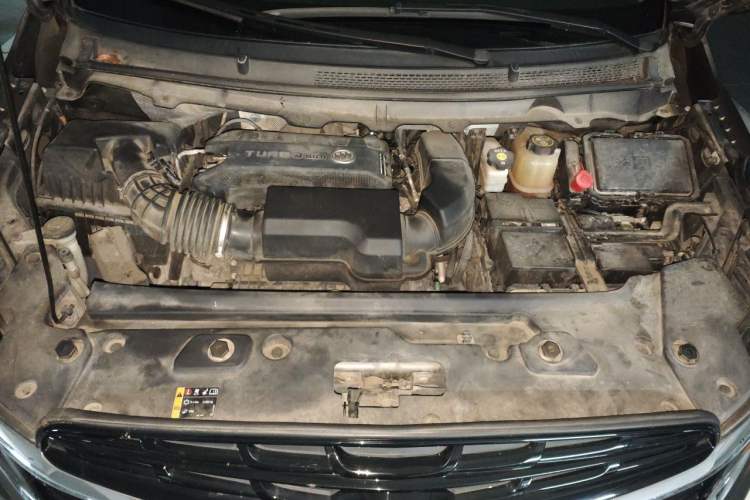 Used Buick GL8 2021 Land Cruiser Executive Class 652T Comfort Model Engine Bay