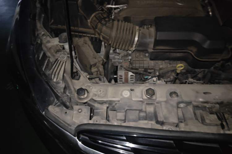 Used Buick GL8 2021 Land Cruiser Executive Class 652T Comfort Model Engine Bay Right