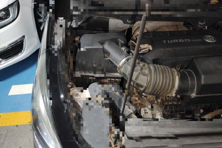 Used Buick GL8 2021 Land Cruiser Executive Class 652T Luxury Model Engine Bay Right