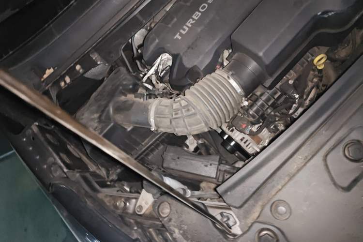 Used Buick GL8 2021 Land Cruiser Executive Class 652T Luxury Model Engine Bay Right