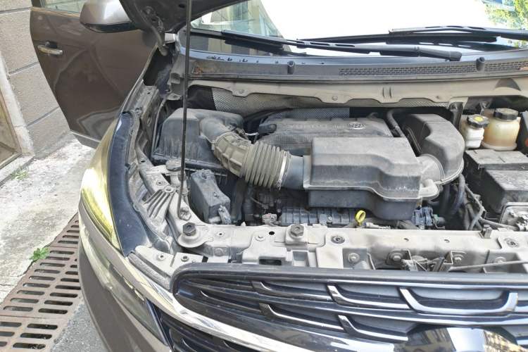 Used Buick GL8 2021 Land Cruiser Executive Class 652T Luxury Model Engine Bay Right