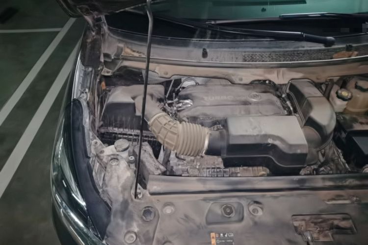 Used Buick GL8 2021 Land Cruiser Executive Class 652T Luxury Model Engine Bay Right
