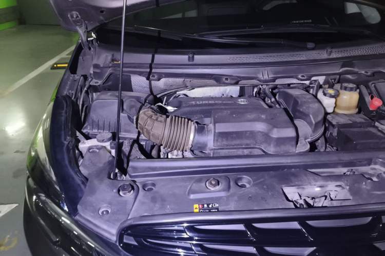 Used Buick GL8 2021 Land Cruiser Executive Class 652T Comfort Model Engine Bay Right