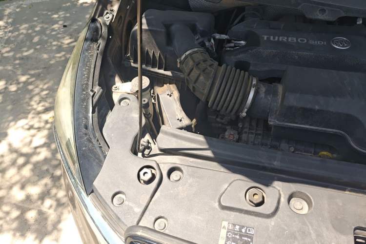 Used Buick GL8 2021 Land Cruiser Executive Class 652T Luxury Model Engine Bay Right