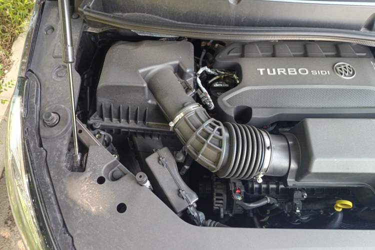Used Buick GL8 2021 ES Landtrek 653T Luxury Model Engine Bay Right