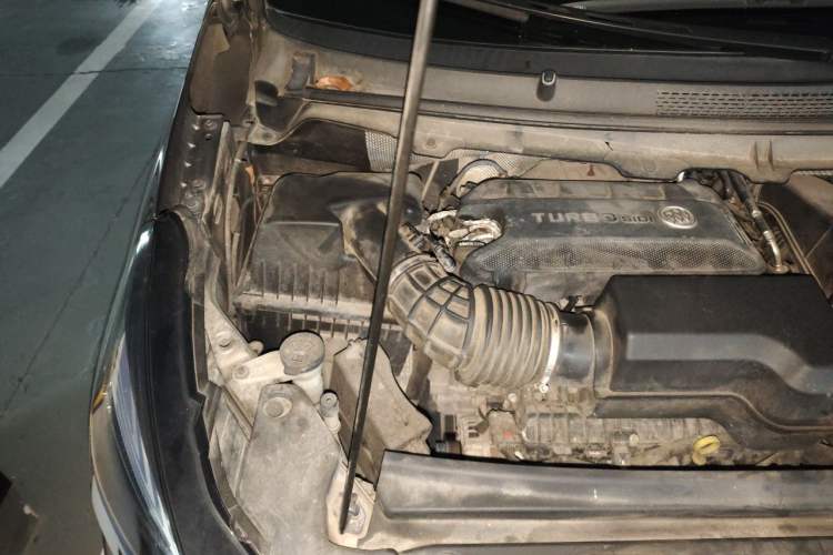 Used Buick GL8 2021 Land Cruiser Executive Class 652T Comfort Model Engine Bay Right