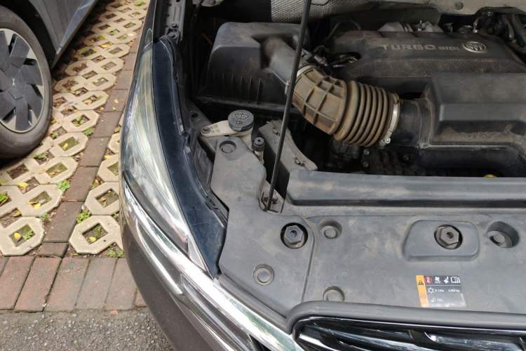 Used Buick GL8 2021 Land Cruiser Executive Class 652T Comfort Model Engine Bay Right