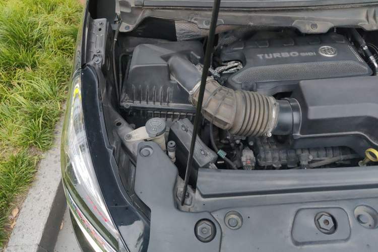 Used Buick GL8 2021 Land Cruiser Executive Class 652T Comfort Model Engine Bay Right