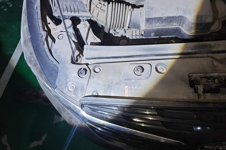 Used Buick GL8 2021 Land Cruiser Executive Class 652T Luxury Model Engine Bay Right