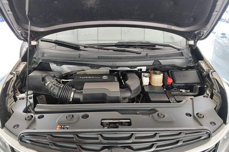 Used Buick GL8 2021 Land Cruiser Executive Class 652T Luxury Model Engine Bay