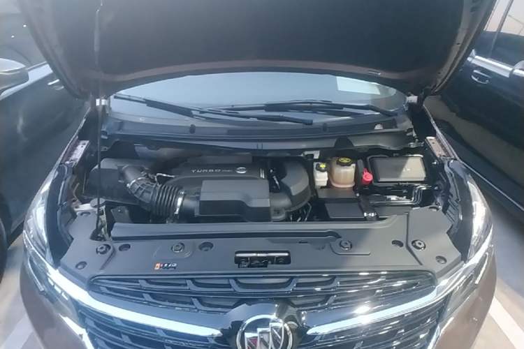 Used Buick GL8 2021 Land Cruiser Executive Class 652T Luxury Model Engine Bay