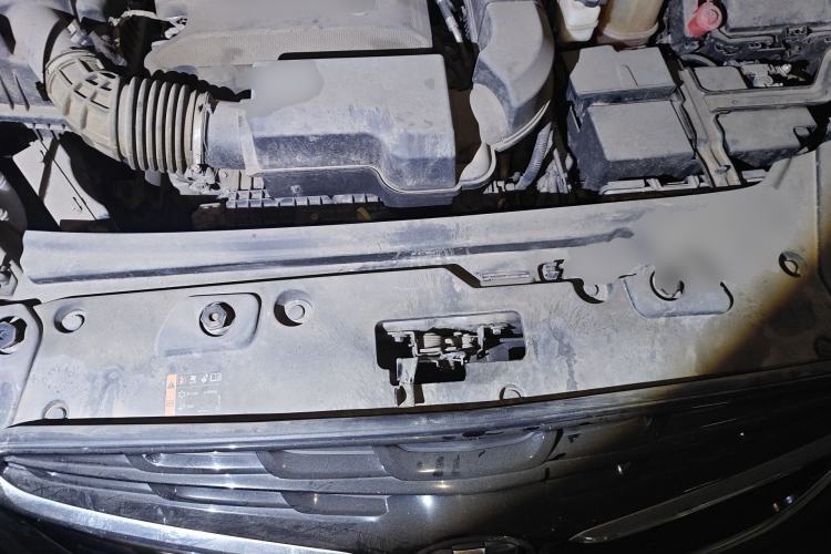 Used Buick GL8 2021 Land Cruiser Executive Class 652T Luxury Model Engine Bay