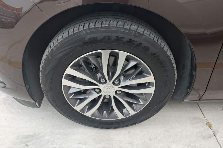 Used Buick GL8 2021 ES Landtrek 653T Comfort Edition Exterior 2