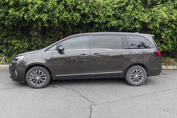 Used Buick GL8 2021 Land Cruiser Executive 652T Premium Model Exterior 2