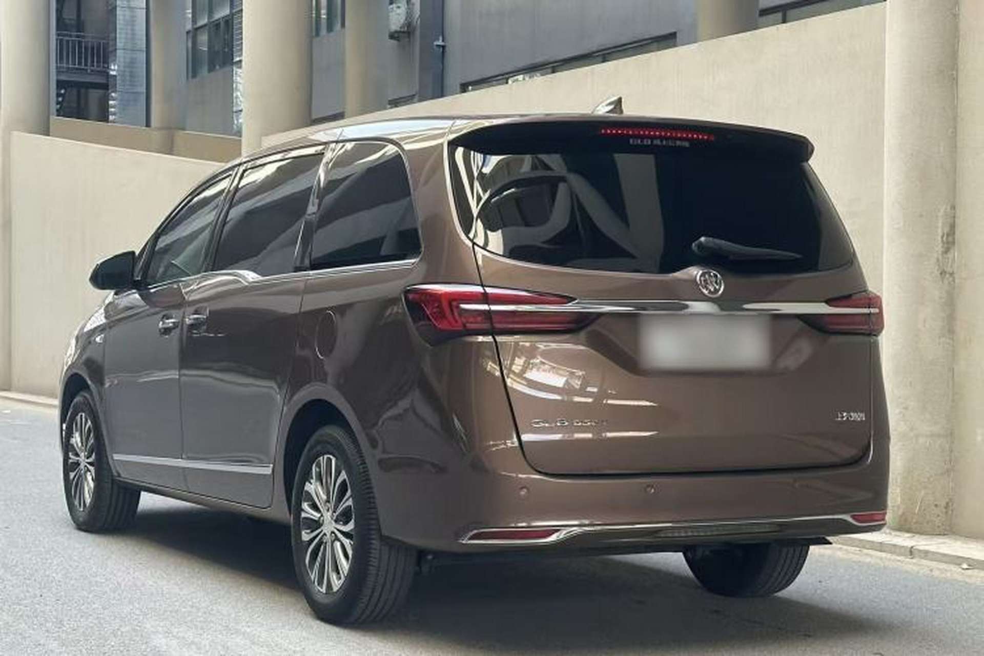 Used Buick GL8 2021 Land Cruiser Executive Class 652T Luxury Model Exterior 3