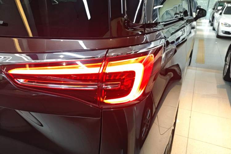 Used Buick GL8 2021 ES Land Cruiser 653T Luxury Edition Exterior 3